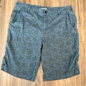 Orvis Women's Blue With Leaf Pattern Shorts Size 12